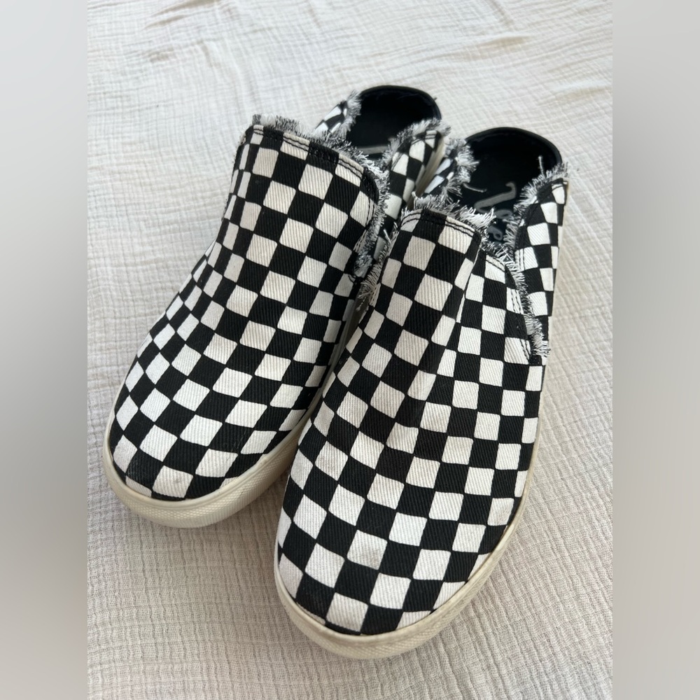 Very G Checkered Slides 9.5